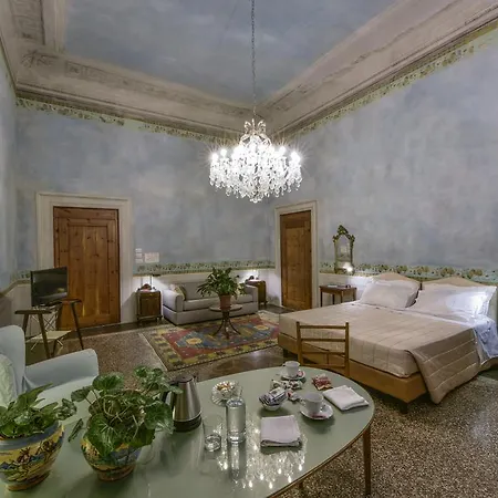 Bed & Breakfast Torre Dei Lari Residenza D'epoca Florence