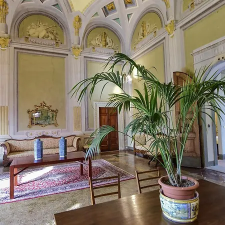 Torre Dei Lari Residenza D'epoca Bed & Breakfast Florence