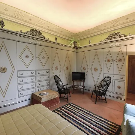 Torre Dei Lari Residenza D'epoca Bed & Breakfast 3*