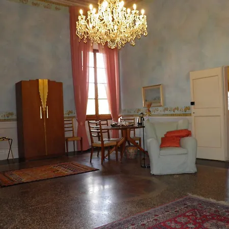 Bed & Breakfast Torre Dei Lari Residenza D'epoca 3*