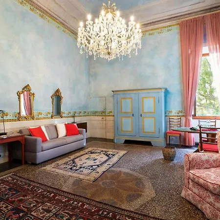 Bed & Breakfast Torre Dei Lari Residenza D'epoca Florence