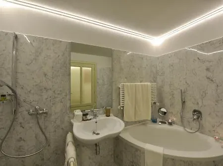 Torre Dei Lari Residenza D'epoca Bed & Breakfast Florence